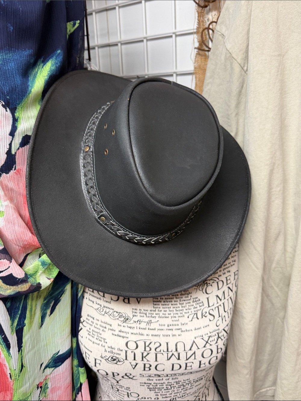 Traders Down Under Denali Black Leather Aussie Outback Hat size L